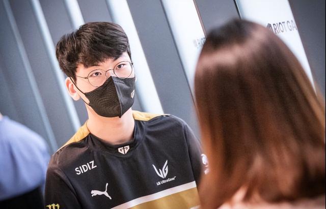 同时他的指 同时他的指