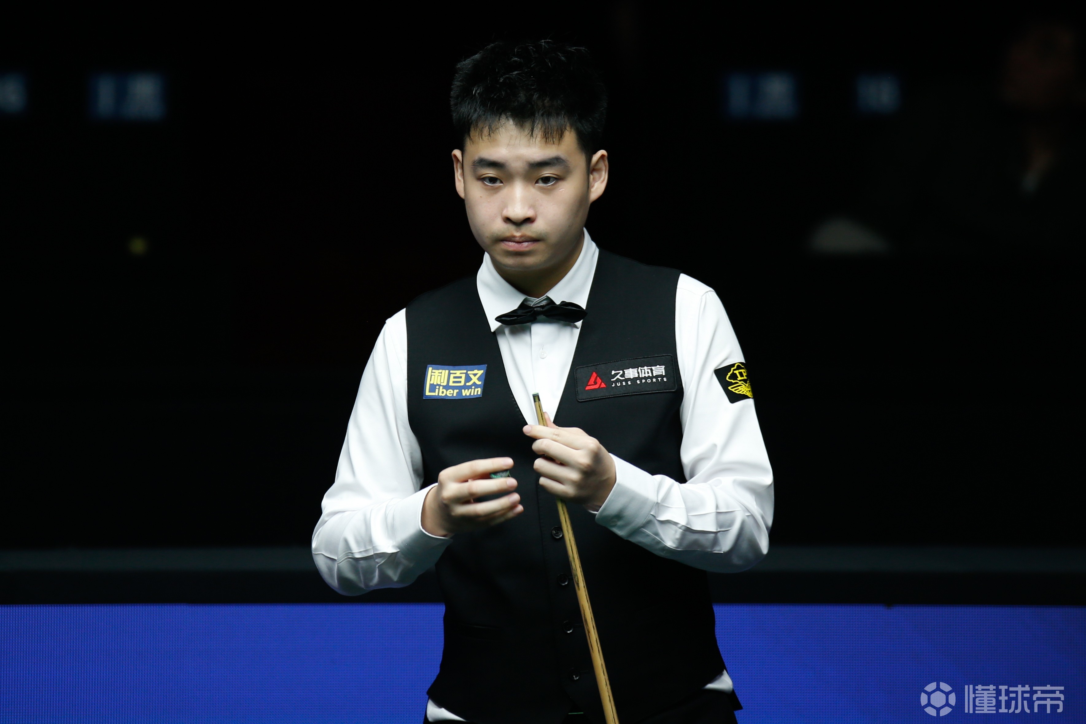 他在连续遭 他在连续遭