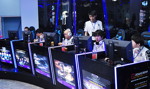 力雄厚的团 力雄厚的团